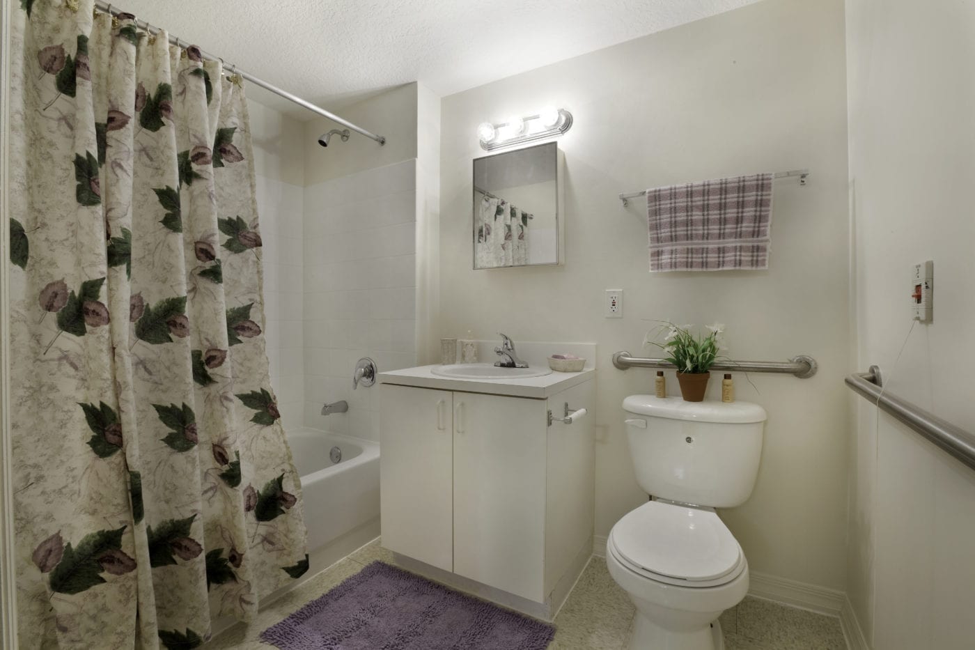 Riverview House Apartments for Rent in Lake Worth, FL