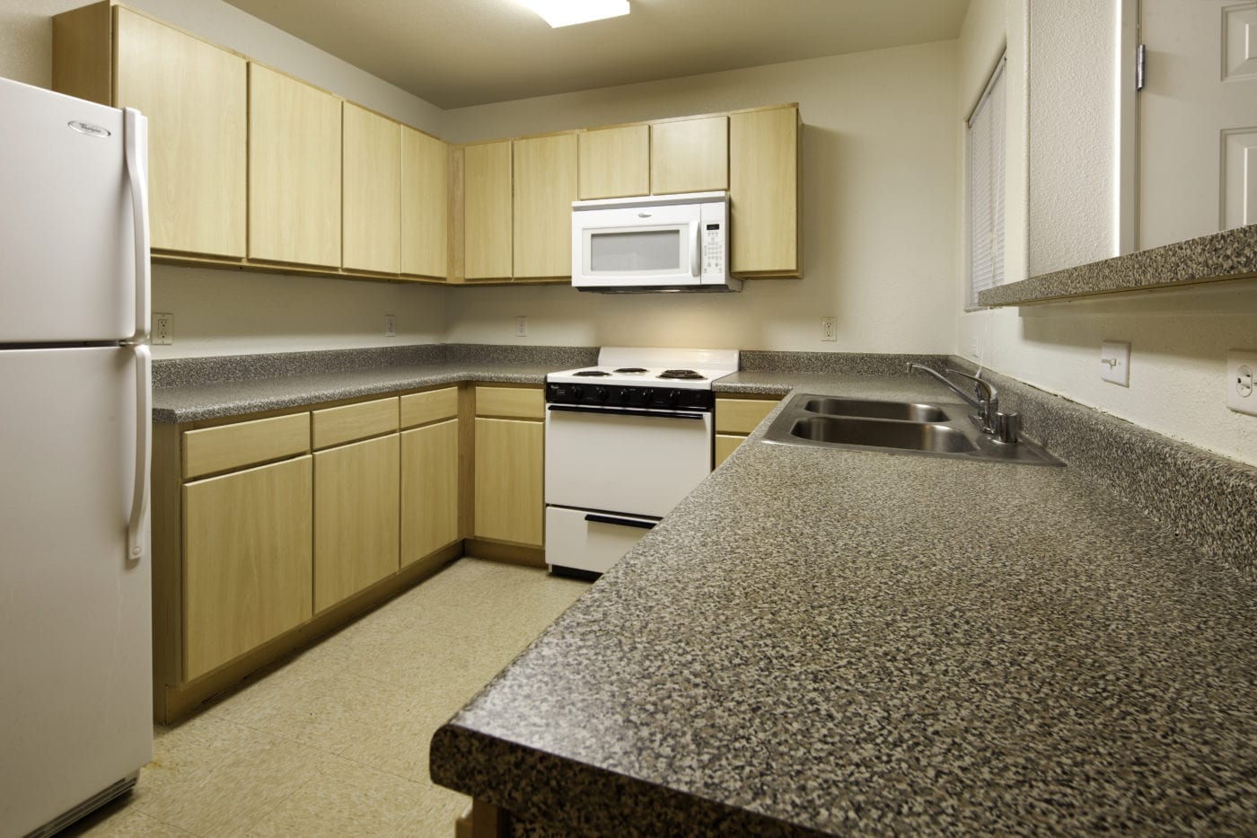 Rosewood Villas Apartments For Rent In Cutler Ca