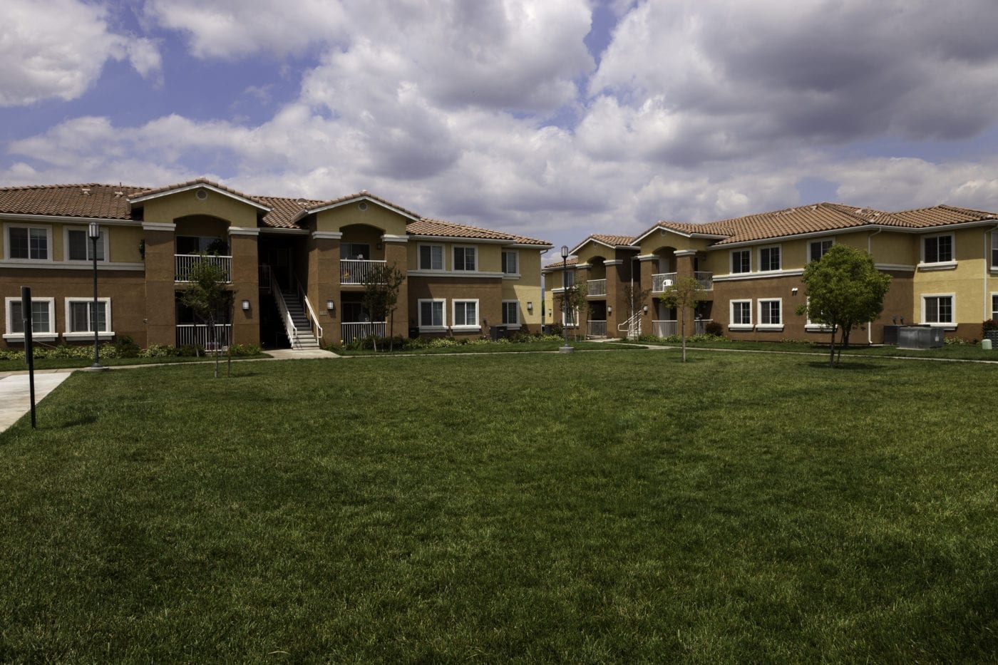 Rosewood Villas Apartments For Rent In Cutler Ca