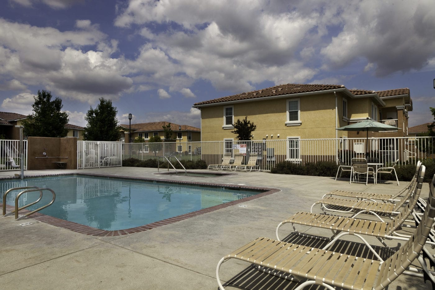 Rosewood Villas Apartments For Rent In Cutler Ca