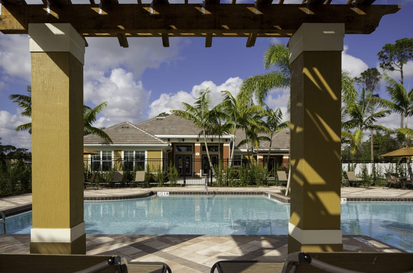 Colonial Lakes Apartments for Rent in Lake Worth, FL