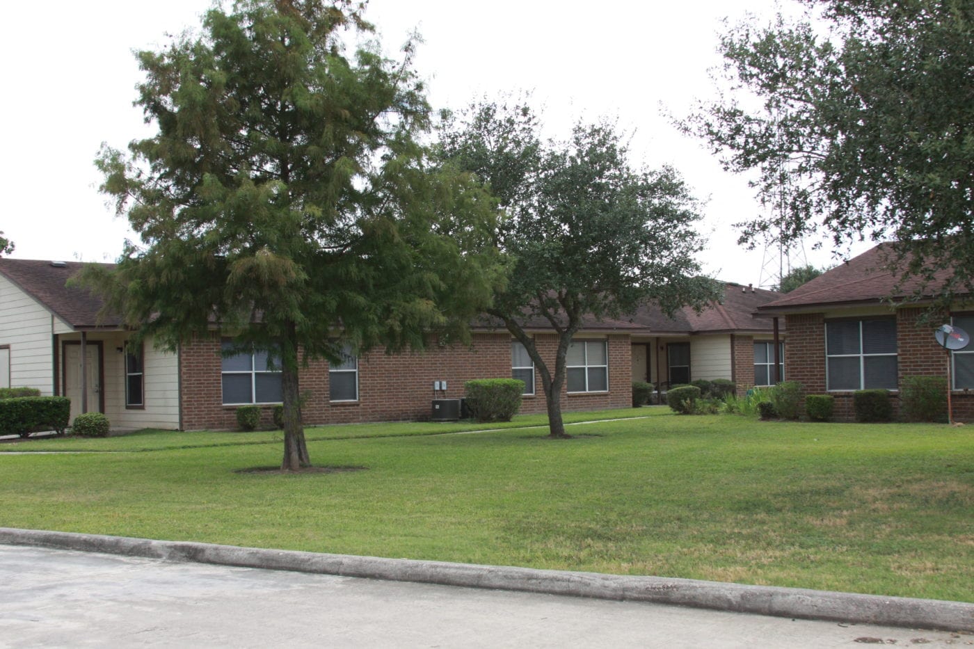 Simmons Gardens Apartments for Rent in Houston, TX