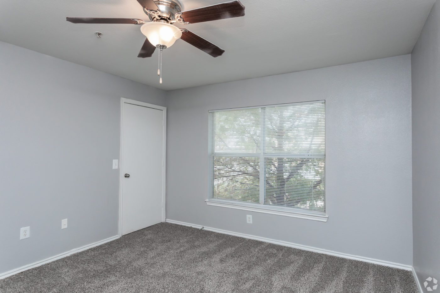 3BR-2BA-1150-SF-bedroom-carpet-grey-paint-scaled - Cable Ranch Apartments